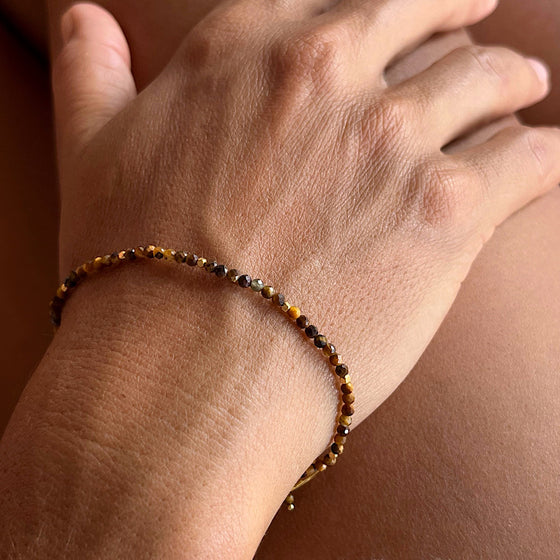 Tigers Eye gemstone bracelet with gold beads