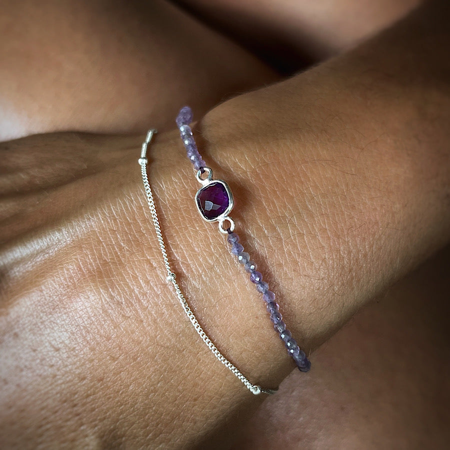 Buy February Birthstone Healing Bracelet In Amethyst and Black Agate Online  India | FOURSEVEN