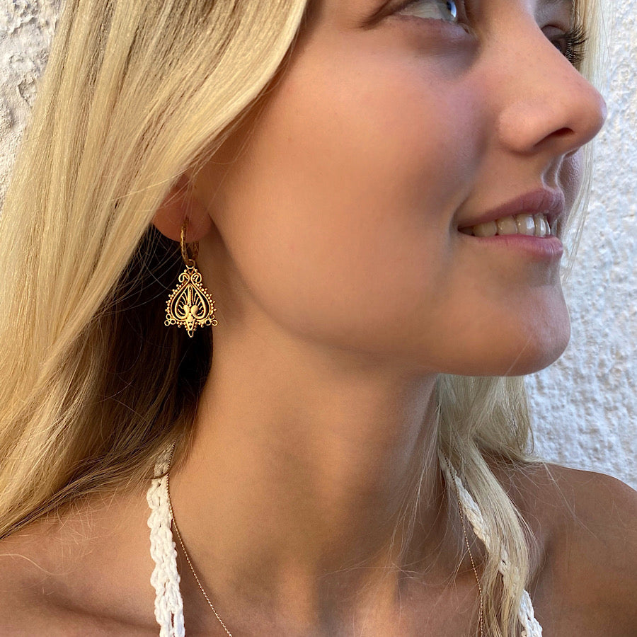 Hammered Loop Love Heart Earrings 18k Gold handmade Filigree