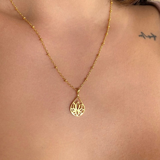Lotus Gold necklace with Rose Quartz gemstones