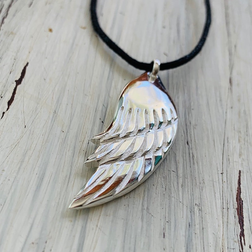 silver angrl wing pendant necklace