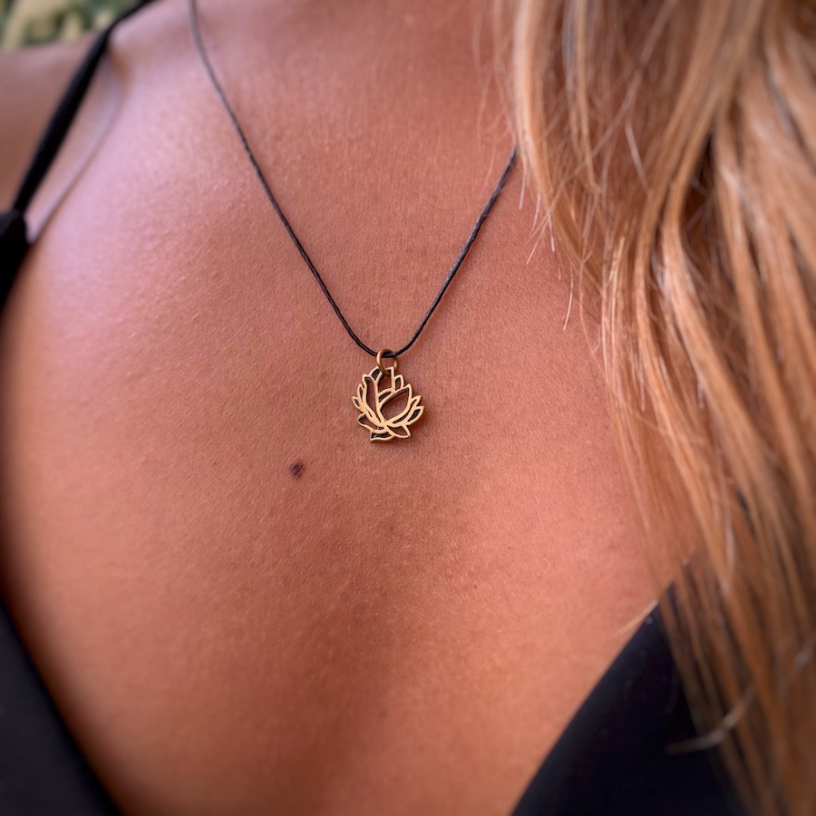 Lotus brass Pendant sm necklace